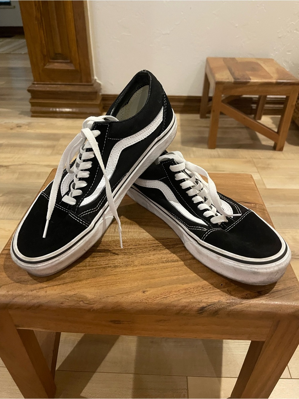 Unisex Vans Black and White Low-Top Skate Sneakers 40